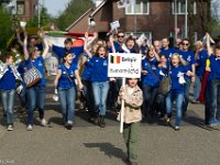 jeugdfanfare in de optocht 4 mei 2013 10 : Dommelhof, proclamatie