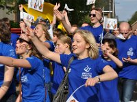 jeugdfanfare in de optocht 4 mei 2013 21