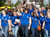 jeugdfanfare in de optocht 4 mei 2013 28 : Dommelhof, proclamatie