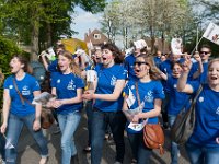 jeugdfanfare in de optocht 4 mei 2013 30 : Dommelhof, proclamatie